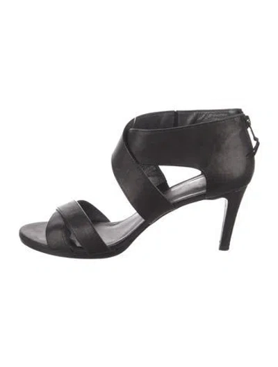 Pre-owned Stuart Weitzman Leather Pumps In Black