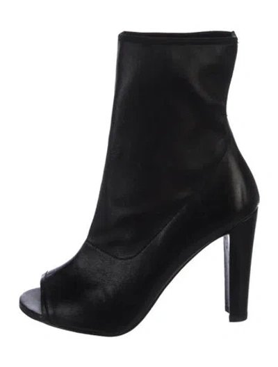 Pre-owned Stuart Weitzman Leather Pumps In Black