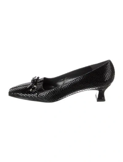 Pre-owned Stuart Weitzman Leather Pumps In Black