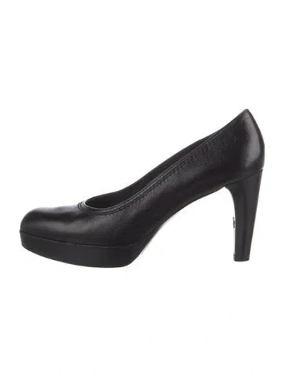 Pre-owned Stuart Weitzman Leather Pumps In Black