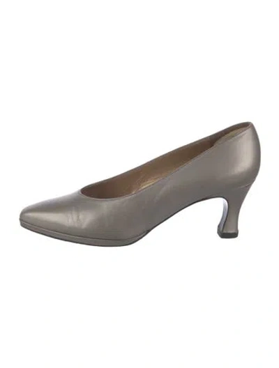 Pre-owned Stuart Weitzman Leather Pumps In Black