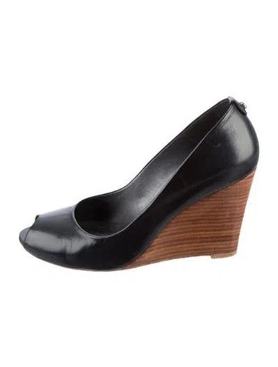 Pre-owned Stuart Weitzman Leather Pumps In Black