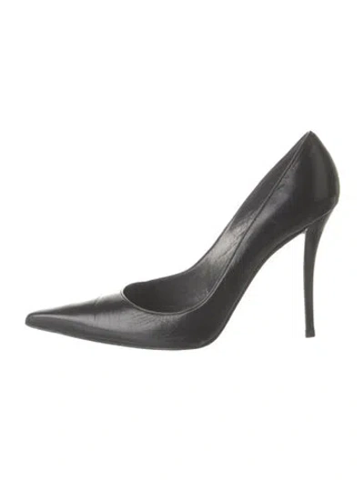 Pre-owned Stuart Weitzman Leather Pumps In Black