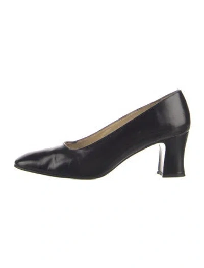 Pre-owned Stuart Weitzman Leather Pumps In Black