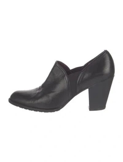 Pre-owned Stuart Weitzman Leather Pumps In Black