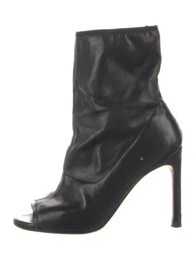 Pre-owned Stuart Weitzman Leather Pumps In Black