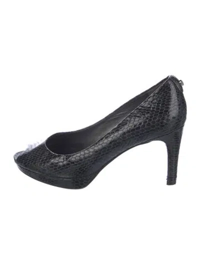 Pre-owned Stuart Weitzman Leather Pumps In Blue