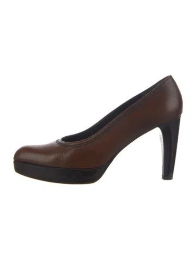 Pre-owned Stuart Weitzman Leather Pumps In Brown