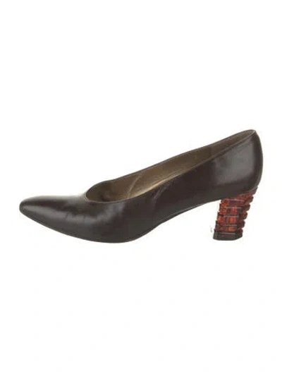 Pre-owned Stuart Weitzman Leather Pumps In Brown