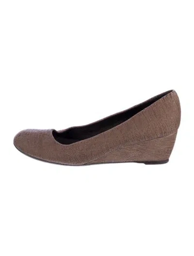 Pre-owned Stuart Weitzman Leather Pumps In Brown