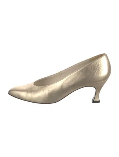 Pre-owned Stuart Weitzman Leather Pumps In Gold