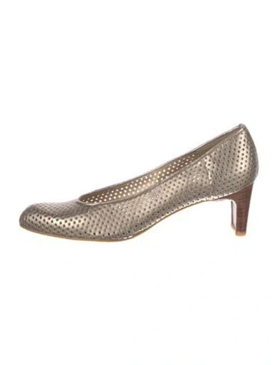 Pre-owned Stuart Weitzman Leather Pumps In Gold