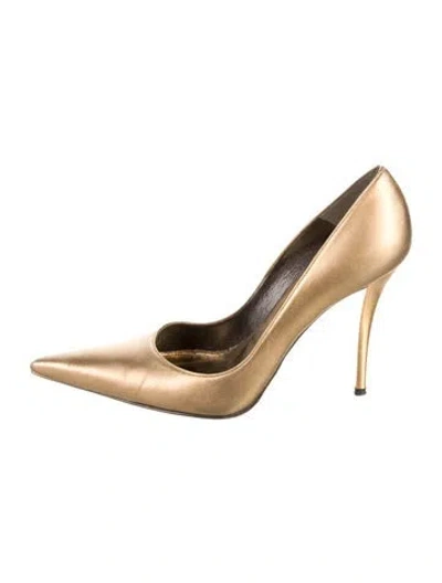 Pre-owned Stuart Weitzman Leather Pumps In Gold