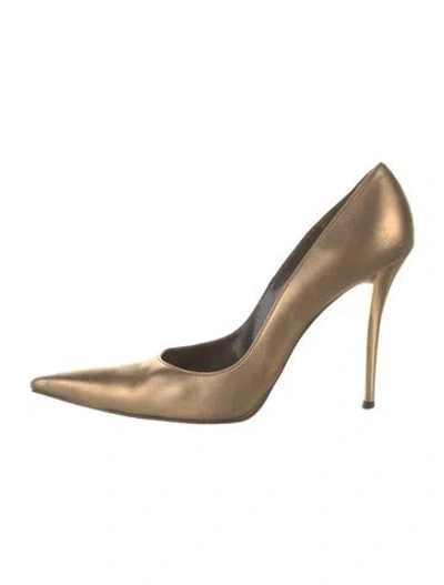 Pre-owned Stuart Weitzman Leather Pumps In Gold