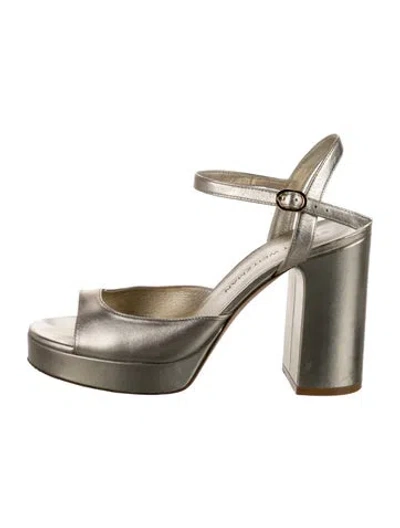 Pre-owned Stuart Weitzman Leather Pumps In Gold/metallic