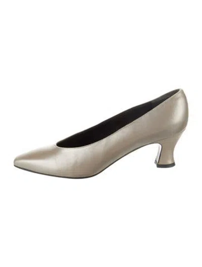 Pre-owned Stuart Weitzman Leather Pumps In Gray