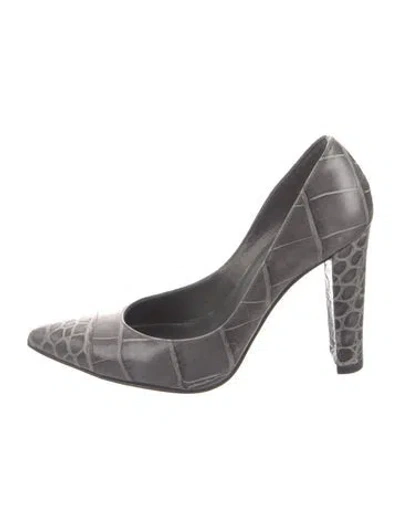 Pre-owned Stuart Weitzman Leather Pumps In Gray
