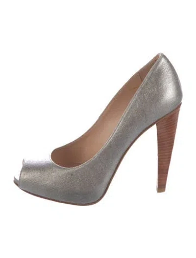 Pre-owned Stuart Weitzman Leather Pumps In Gray