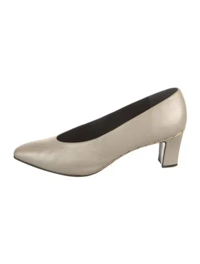 Pre-owned Stuart Weitzman Leather Pumps In Neutral