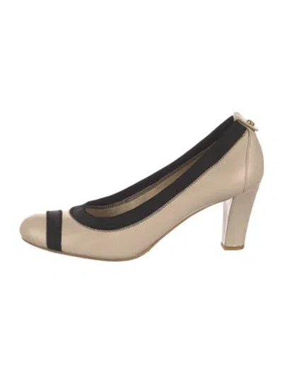 Pre-owned Stuart Weitzman Leather Pumps In Neutral