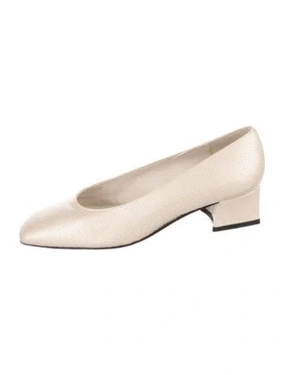 Pre-owned Stuart Weitzman Leather Pumps In Neutral