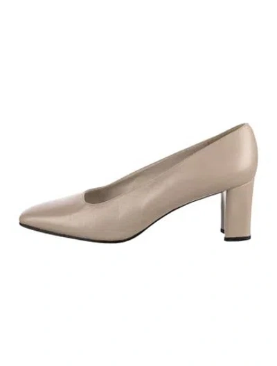 Pre-owned Stuart Weitzman Leather Pumps In Neutral