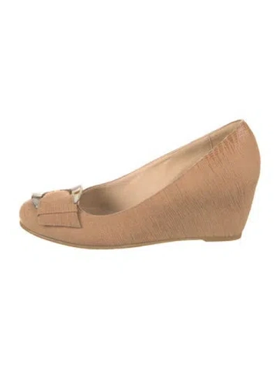 Pre-owned Stuart Weitzman Leather Pumps In Neutral