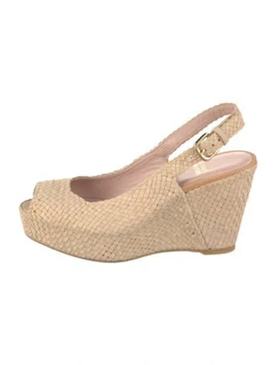 Pre-owned Stuart Weitzman Leather Pumps In Neutral