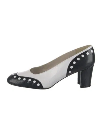 Pre-owned Stuart Weitzman Leather Pumps In White