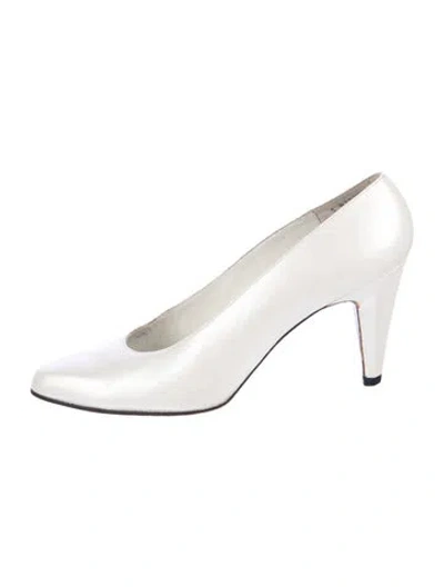 Pre-owned Stuart Weitzman Leather Pumps In White