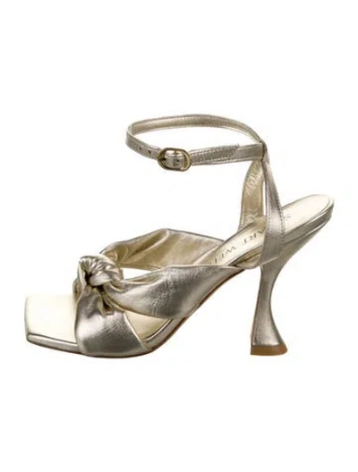 Pre-owned Stuart Weitzman Leather Sandals