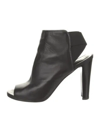 Pre-owned Stuart Weitzman Leather Sandals In Black