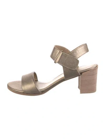 Pre-owned Stuart Weitzman Leather Sandals In Gold