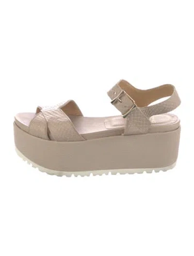 Pre-owned Stuart Weitzman Leather Sandals In Neutral