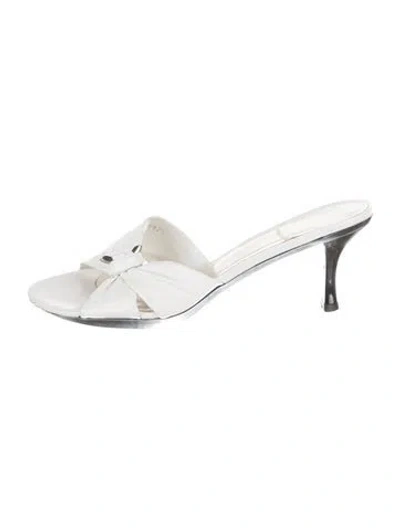 Pre-owned Stuart Weitzman Leather Sandals In White