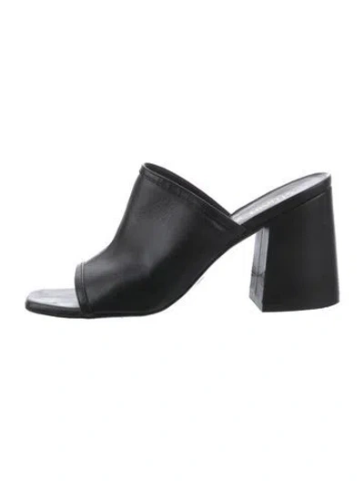 Pre-owned Stuart Weitzman Leather Slides In Black