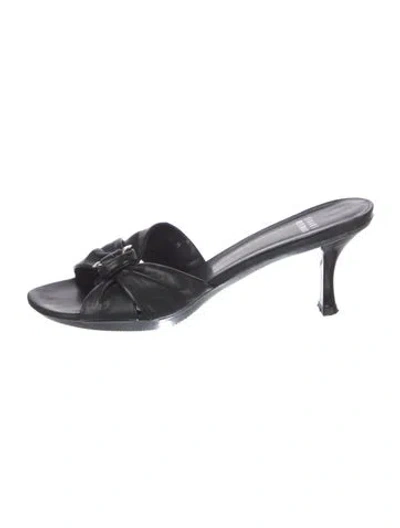 Pre-owned Stuart Weitzman Leather Slides In Black