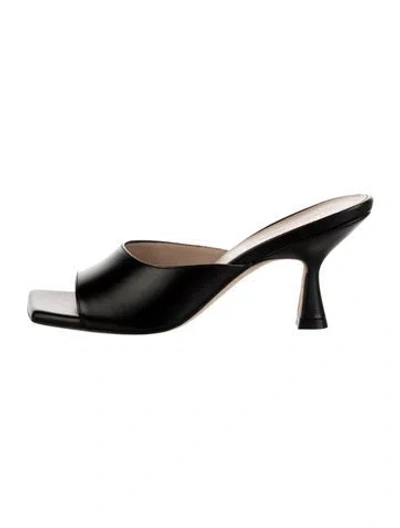 Pre-owned Stuart Weitzman Leather Slides In Black