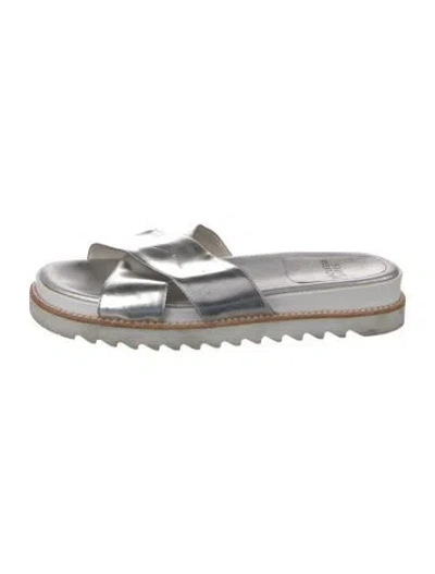 Pre-owned Stuart Weitzman Leather Slides In Metallic/silver