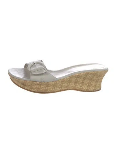 Pre-owned Stuart Weitzman Leather Slides In Neutral