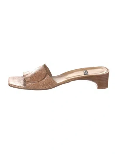 Pre-owned Stuart Weitzman Leather Slides In Neutral