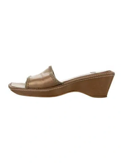 Pre-owned Stuart Weitzman Leather Slides In Neutrals