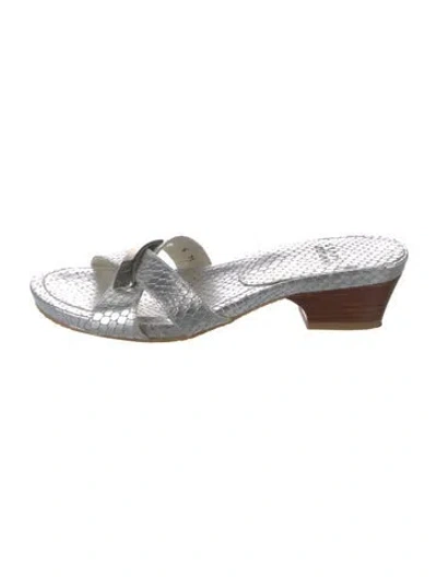Pre-owned Stuart Weitzman Leather Slides In Silver
