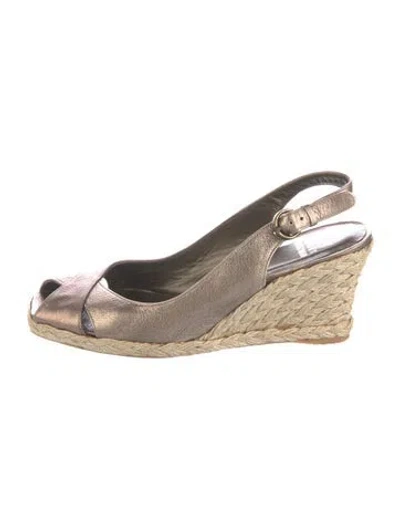 Pre-owned Stuart Weitzman Leather Slingback Pumps In Gold