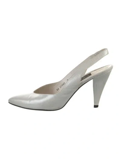Pre-owned Stuart Weitzman Leather Slingback Pumps In White
