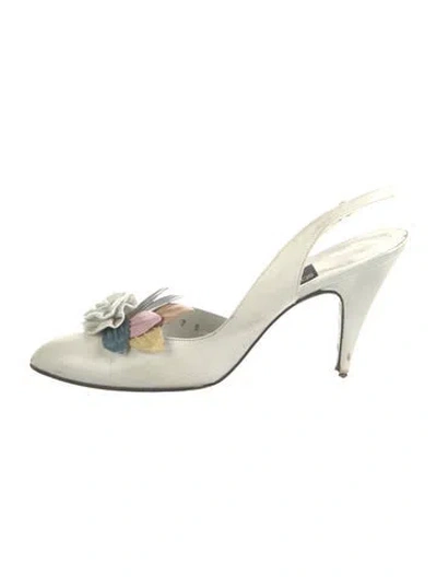 Pre-owned Stuart Weitzman Leather Slingback Pumps In White