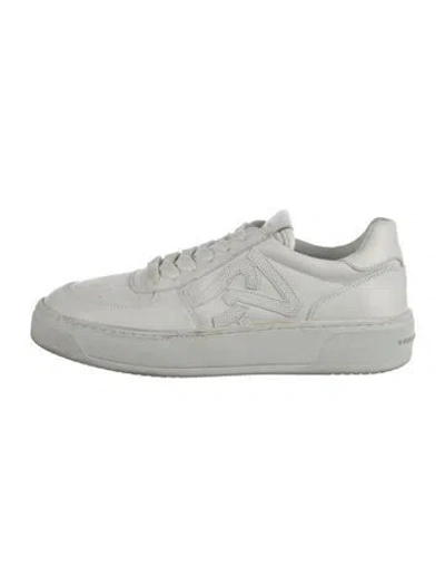 Pre-owned Stuart Weitzman Leather Sneakers In White