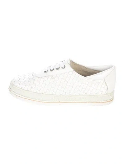 Pre-owned Stuart Weitzman Leather Sneakers In White