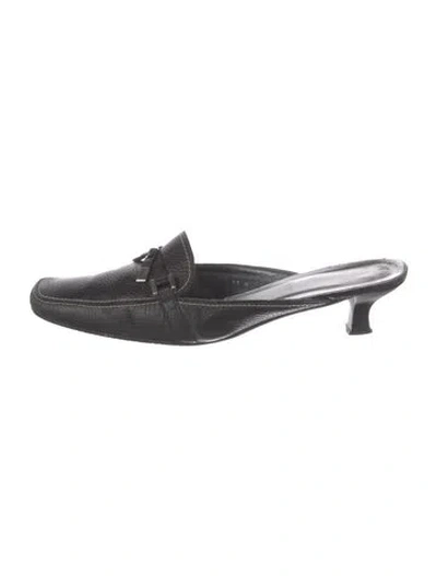 Pre-owned Stuart Weitzman Leather Studded Accents Mules In Black