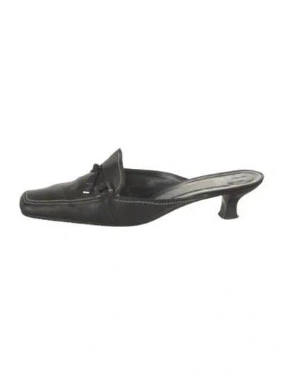 Pre-owned Stuart Weitzman Leather Studded Accents Mules In Black